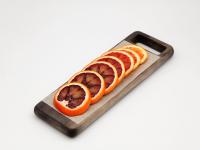 Деревянная доска для подачи блюд, серия Азия, прямоугольная, 20 мм с дольками красного апельсина на фото