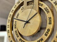 Деревянные часы с календарем кольцо